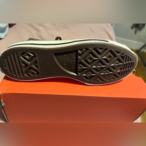 Converse - Picture 2 of 6